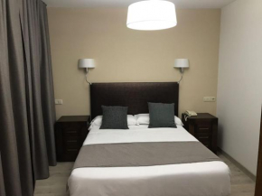 Гостиница Hotel Restaurante Santa Cruz  Санта-Крус-Де-Мудела